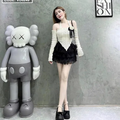 Sét áo xốp cổ yếm tag hoa + chân váy đen tầng