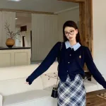 Sét chân váy kẻ áo phối sơ mi
