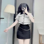 Sét crop dạ trắng viền đen tag hoa + chân váy đen kèm xích
