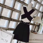 Sét crop đen cổ v chéo dây lưng + chân váy
