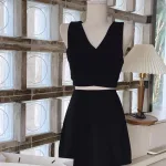 Sét crop đen cổ v chéo lưng + chân váy