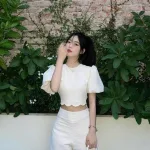 Sét crop gấm hoa nổi trắng cutout lưng nơ + short