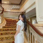 Sét crop gấm hoa nổi trắng cutout lưng nơ + short