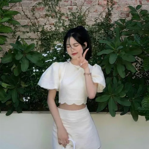 Sét crop gấm hoa nổi trắng cutout lưng nơ + short