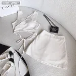 Sét crop nude cổ v chéo dây lưng + chân váy