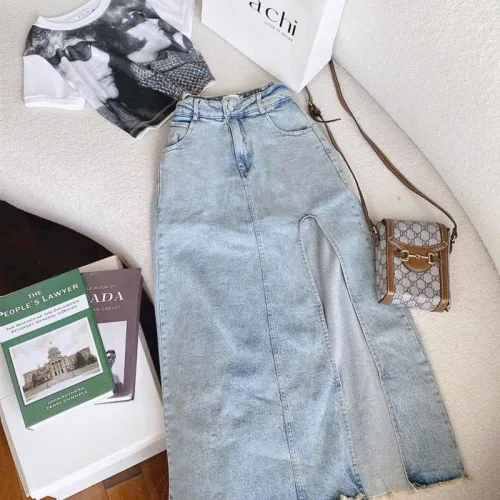 Sét crop pull trắng hình + chân váy midi jean xẻ đùi