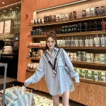 Sét crop pull trắng hình + chân váy midi jean xẻ đùi