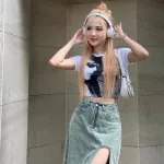 Sét crop pull trắng hình + chân váy midi jean xẻ đùi
