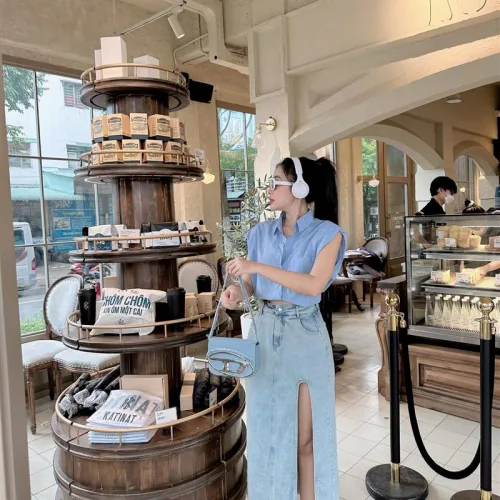 Sét crop sơ mi kẻ sọc rút eo + chân váy midi jean xẻ đùi