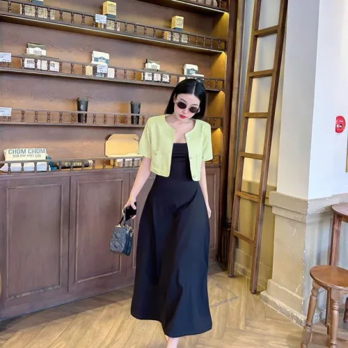 Sét đầm 2 dây midi đen kèm khoác crop dạ xanh