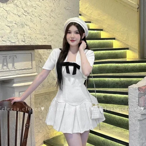 Sét đầm dạ trắng nơ đen ngực kèm khoác crop