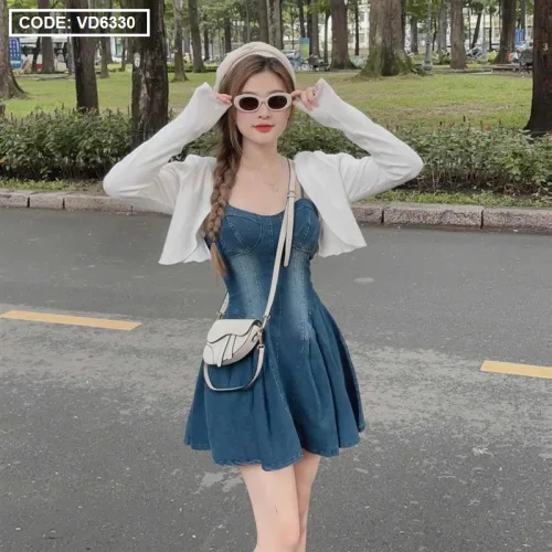 Sét đầm doll 2 dây jean cúp ngực kèm khoác crop trắng