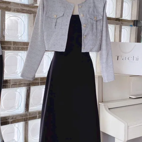 Sét đầm midi đen 2 dây kèm khoác dạ xám