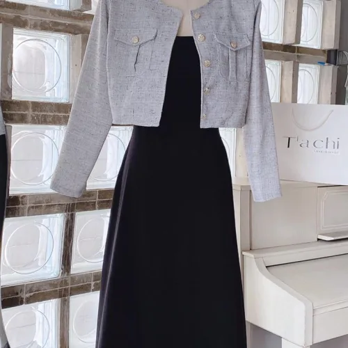 Sét đầm midi đen 2 dây kèm khoác dạ xám