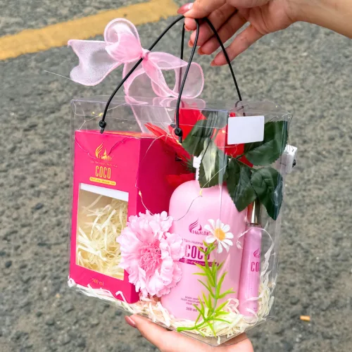 Set Giỏ Quà Tặng Sữa Tắm Nước Hoa Charme Coco Hồng + Nước Hoa Charme Coco (Có Đèn Chớp)