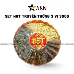 Set Hộp Mix Hạt 3 Vị (Hạt Dưa, Hạt Hướng Dương, Hạt Bí Trắng) Sun Khía 3 Ngăn 300G Hộp Quà Tết 2026
