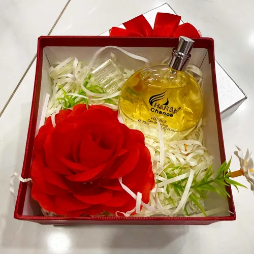 Set Hộp Quà Tặng Nước Hoa Nữ Charme Chance Vàng 50ml - Hộp Hoa Rơm Nhiều Màu