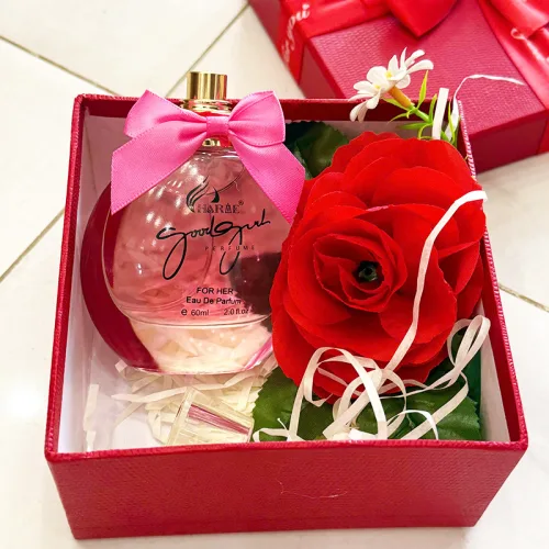 Set Hộp Quà Tặng Nước Hoa Nữ Charme Good Girl 60ml - Hộp Hoa Rơm Nhiều Màu