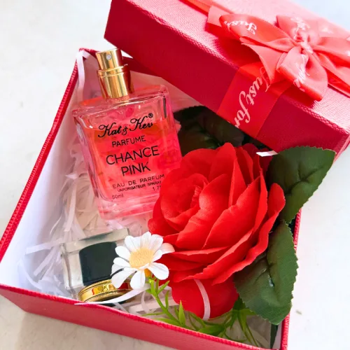 Set Hộp Quà Tặng Nước Hoa Nữ Kat Kev Parfume Chance Pink 50ml - Hộp Hoa Rơm Nhiều Màu