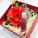 Set Hộp Quà Tặng Son Dưỡng Ẩm Môi Hàn Quốc Embisu Natural Glow Lip Balm - Hộp Hoa Rơm Nhiều Màu