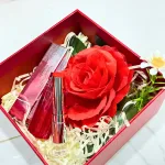 Set Hộp Quà Tặng Son Dưỡng Ẩm Môi Hàn Quốc Embisu Natural Glow Lip Balm - Hộp Hoa Rơm Nhiều Màu