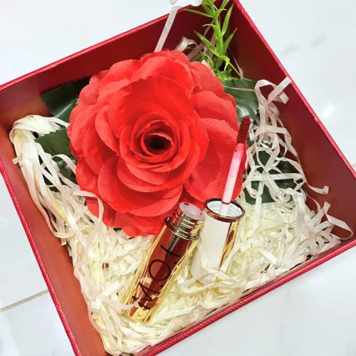 Set Hộp Quà Tặng Son Môi Love M.O.I Màu Vàng - Son Moi 3 Màu - Hộp Hoa Rơm Nhiều Màu