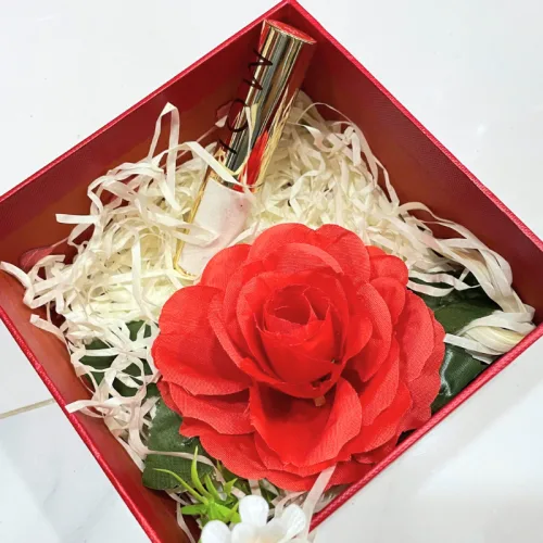 Set Hộp Quà Tặng Son Môi Love M.O.I Màu Vàng - Son Moi 3 Màu - Hộp Hoa Rơm Nhiều Màu