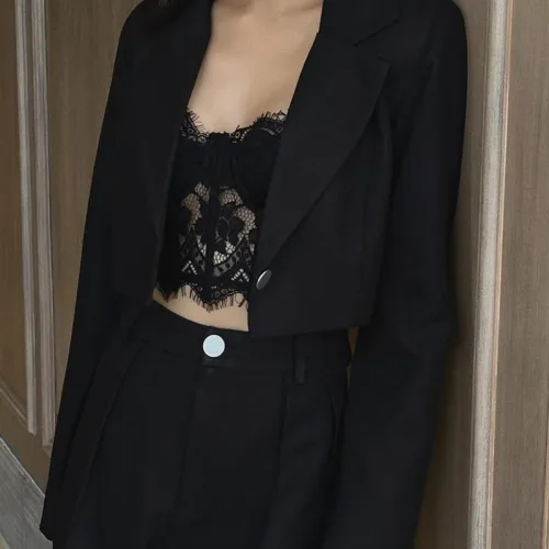 Sét khoác vest đen tay dài + crop 2 dây ren + quần suông