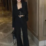 Sét khoác vest đen tay dài + crop 2 dây ren + quần suông