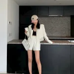 Sét khoác vest tay dài kèm áo 2 dây đen + short xếp ly eo