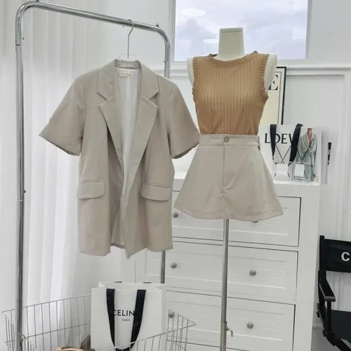 Sét khoác vest tay ngắn + áo nâu ren lỗ + short