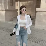 Sét khoác vest trắng + áo trắng 2 dây+ quần suông jean rách