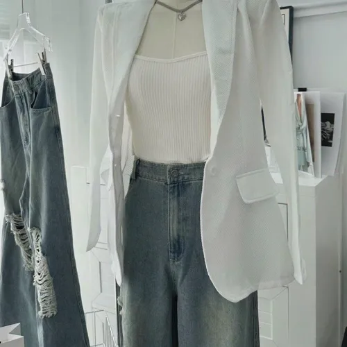 Sét khoác vest trắng + áo trắng 2 dây+ quần suông jean rách