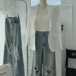 Sét khoác vest trắng + áo trắng 2 dây+ quần suông jean rách