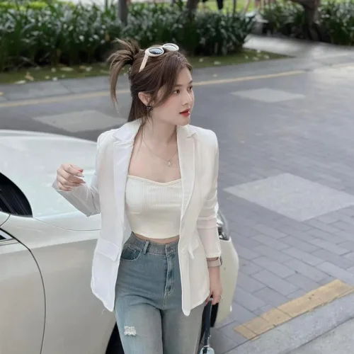 Sét khoác vest trắng + áo trắng 2 dây+ quần suông jean rách