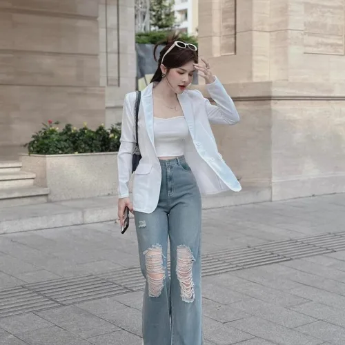 Sét khoác vest trắng + áo trắng 2 dây+ quần suông jean rách