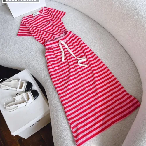 Sét len sọc cổ tròn + chân váy midi quảng châu