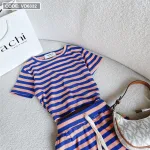 Sét len sọc cổ tròn + chân váy midi quảng châu