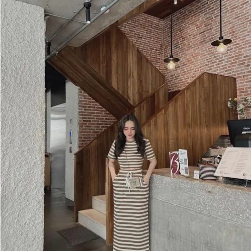 Sét len sọc cổ tròn + chân váy midi quảng châu