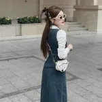 Sét midi yếm jean kèm sơ mi trắng cổ sen