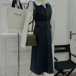 Sét midi yếm jean kèm sơ mi trắng cổ sen