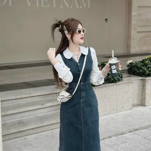 Sét midi yếm jean kèm sơ mi trắng cổ sen