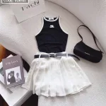 Sét pull đen ba lỗ viền trắng + chân váy xếp ly kèm nịt