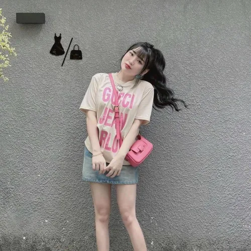 Sét pull nude chữ hồng + chân váy jean