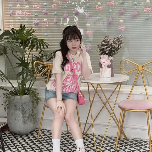 Sét pull nude chữ hồng + chân váy jean