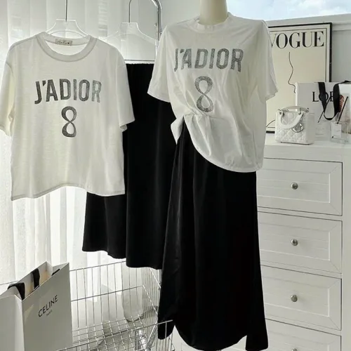 Sét pull trắng chữ 8 + chân váy midi đen xoè
