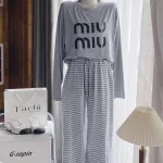 Sét pull xám miu miu + quần suông sọc quảng châu
