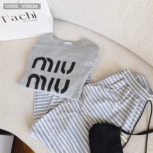 Sét pull xám miu miu + quần suông sọc quảng châu
