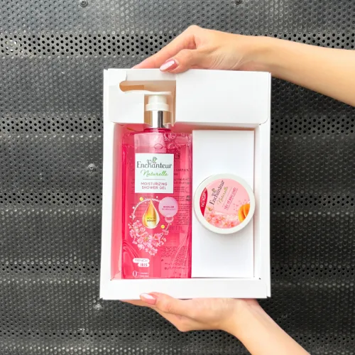 Set Quà Tặng Sữa Tắm Enchanteur Naturelle Hương Hoa Iris & Tẩy Tế Bào Chết Body (Set Màu Hồng)