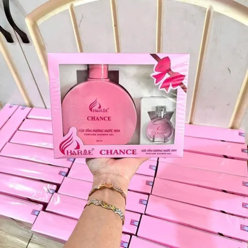 Set Quà Tặng Sữa Tắm Nước Hoa Charme Chance Hồng 250ml + Nước Hoa Charme Chance